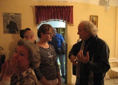 John Doan Harp Guitar with Audience Moscow.